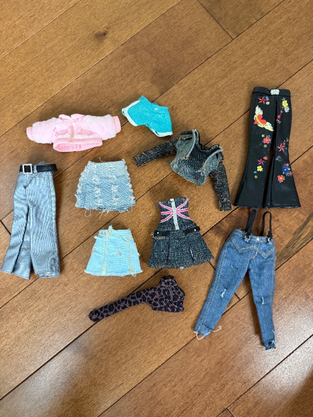 Doll Clothes (Bratz, Moxie, LOL)